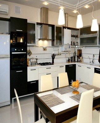 When choosing furniture with built-in lighting, it is worth taking into account the presence of light bulbs in the kit.