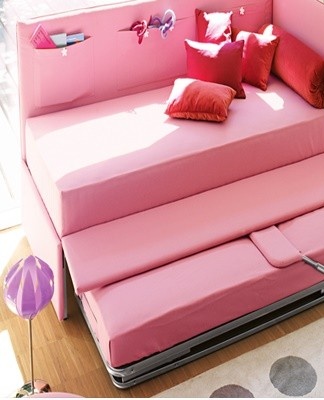 It must have combined orthopedic padding, covered with natural fabric.