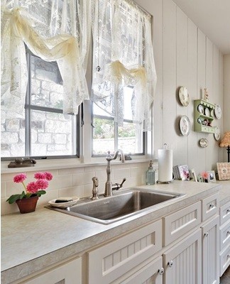 Everything in the kitchen should be restrained, natural tones.