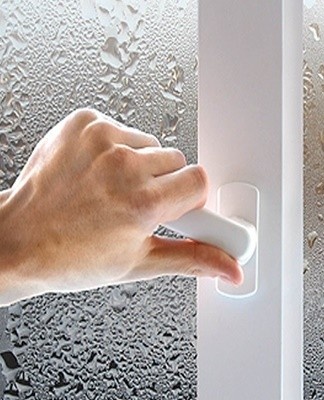 One of the conditions for maintaining plastic windows is to control the level of humidity in the apartment.