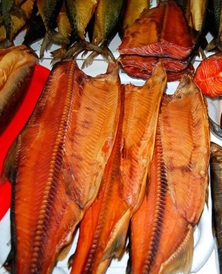 The fish is smoked for several hours at a smoke temperature of 45-170°C.