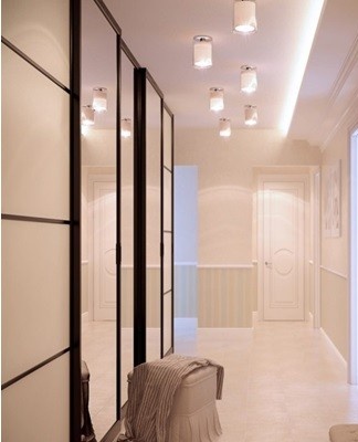 The organization of lighting in the hallway depends on the frequency of visits