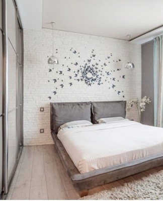 The walls are designed in light colors, a minimum of furniture and decorative items, linen textiles.