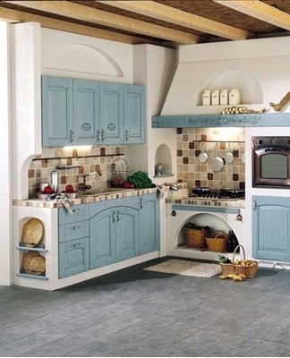 In combination with blue and light blue, silver is suitable.