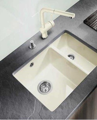 To create plumbing from artificial stone, granite chips and acrylic components are used.