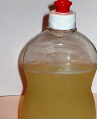 A composition of ammonia and dishwashing detergent (3:1 ratio) is suitable.