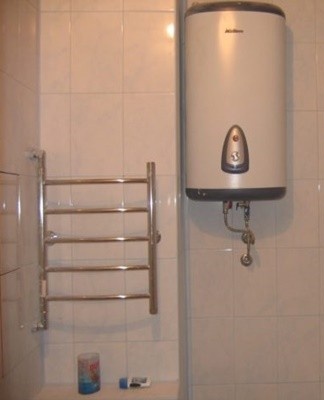 If an unpleasant smell appears in the boiler, it is necessary to check the pipes and the material from which they are made.