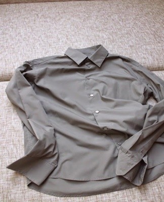 Shirts made of wrinkle-free fabric make life much easier because they don't need to be ironed.