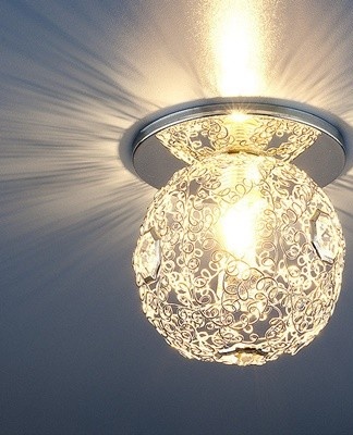 Luminaires equipped with such a base differ from others in that they are fixed with the help of special pins.