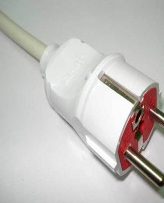 The main difference between cast and foldable forks is the body design.