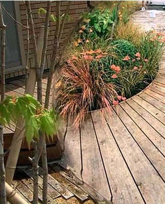 Garden parquet, or decking, is more common overseas