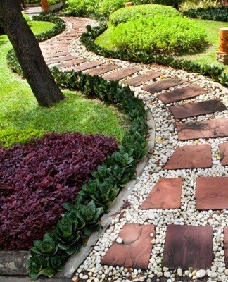 The classical (regular) style is characterized by order, strict symmetry and geometric shapes.