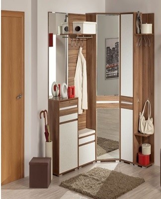 When examining the floor, the gaze will not focus on the individual elements of the room.