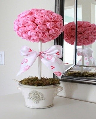 Paper is mainly used to create do-it-yourself compositions.