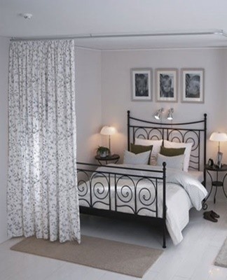 It is allowed to use different textile materials, choosing according to the color scheme