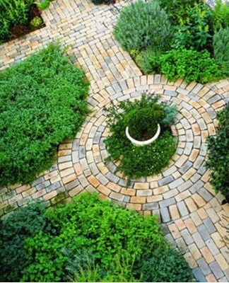 The slabs are made of granite, sandstone, slate, quartzite.