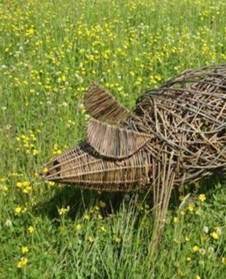 From brushwood and cut tree branches, you can assemble decorative acacia fences and baskets, funny animal figures.