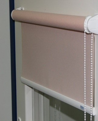 Management is carried out using a ribbon, chain or cords.