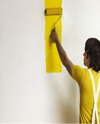 When painting, you may come across particularly hard-to-reach places, you will have to try to paint them.