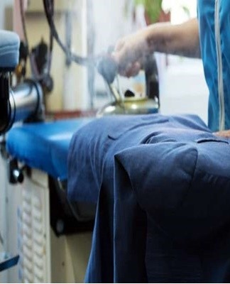 Ironing a cotton jacket at home is not difficult.