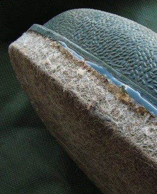  To speed up the drying of the adhesive, you can point a hair dryer at the trunk.