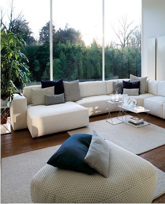 The assembled sofa should correspond in size to the area of ​​​​the room, without crowding it.