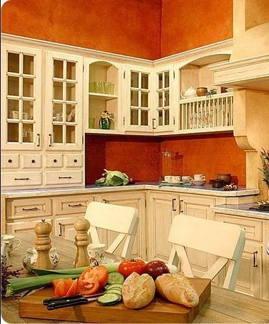 Starting the decoration of the interior of the kitchen, they select materials such as wood, natural stone.