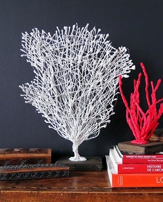 You can make interior decoration in the form of artificial corals from wire and hot melt glue.