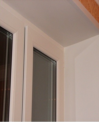 Before starting the installation, it is necessary to check the quality of the tightness of the joints between the wall and the window.