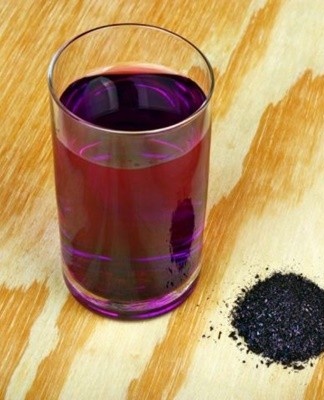 Iodine or potassium permanganate, diluted in water, will help cope with stains and unpleasant odors on dark furniture.
