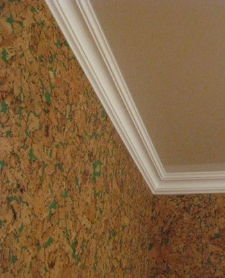 Many competent people in the field of construction are still arguing about the best way to glue the skirting board.