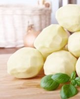 How and how much can you store peeled potatoes at home