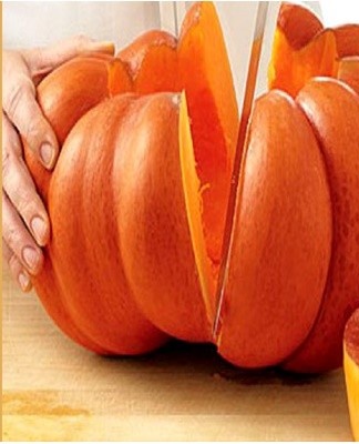 In this case, the whole pumpkin must be peeled inside and cut into large slices.
