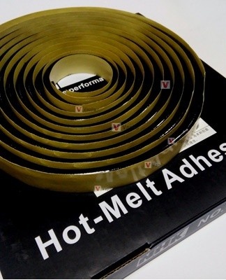 The sealant is used for reconditioning, refitting and restoring car headlights.