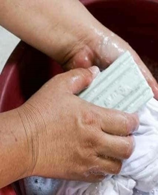 The 72% soap quickly removes various types of dirt.