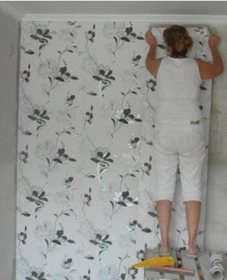 An abstract drawing with a non-standard pattern affects the emotional and psychological state of a person