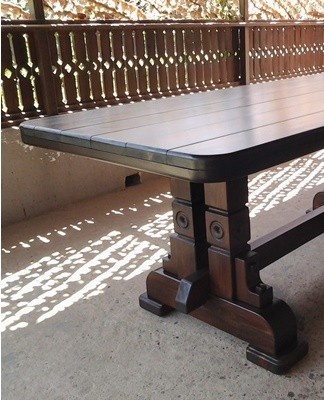 For carpentry in the manufacture of garden products, adhesives are used on a natural and artificial basis.