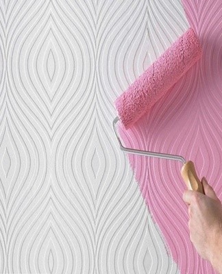 As a first step, before painting any type of wallpaper, remove all furniture, cover the floor, remove baseboards and dry the walls.