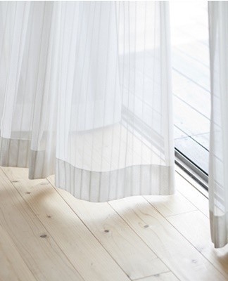 Tulle curtains are sewn from thin transparent fabrics (organza, fishnet, voile, nylon).