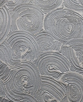 To do this, it is worth making an ordinary roller, covering it with torn materials.