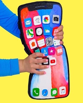 The operating principle of the toy is based on elementary gestures: taking it in hand, thinking.