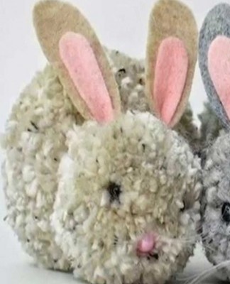 You can (and should) make compositions from yarn, including bird and animal figurines.