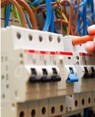 The cable installed on the house is laid in a corrugated sleeve.