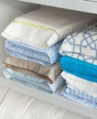 The pillowcase storage method is convenient to use.