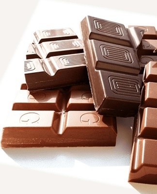 How to store chocolate in the refrigerator at home, conditions and rules