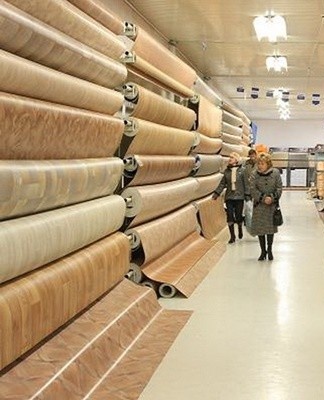 Upper - synthetic rubber with fillers and dyes.