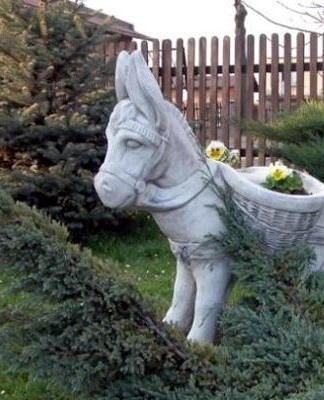 Full painting The plaster figure can be fully painted with paints.