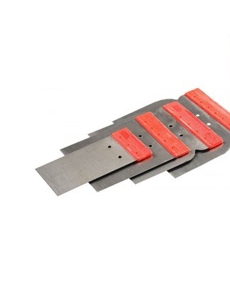 Spatulas of different thicknesses are needed for applying solutions, leveling surfaces.