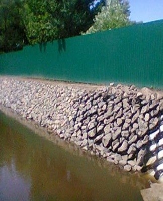 Carrying out work with gabions is simple and economical.