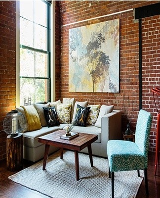 Despite the fact that brown can be a dark color, it is also often used in the design of loft-style living rooms.